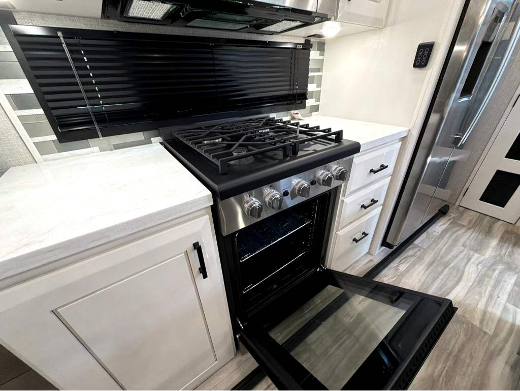 2025 JAYCO PINNACLE 32RLTS - Image 19