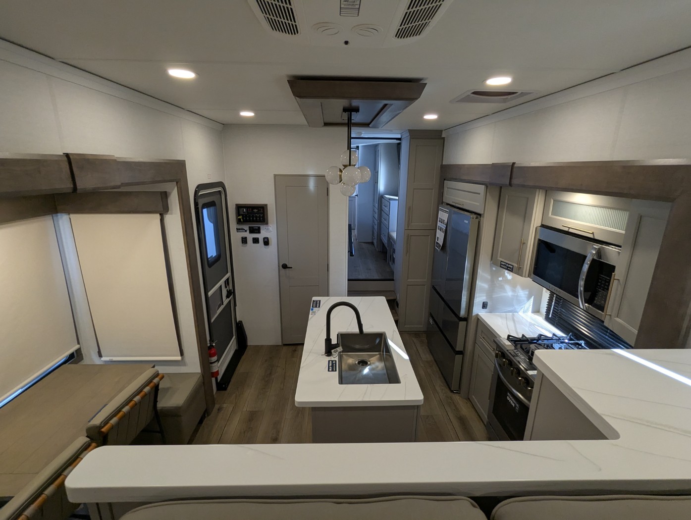 2026 Alliance RV Paradigm 385FL - Image 11