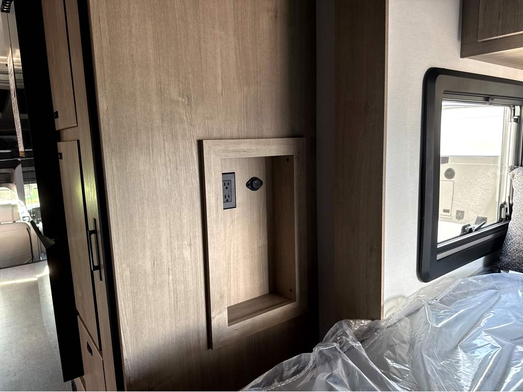 2027 GRAND DESIGN LINEAGE SERIES F 31ZW - Image 27