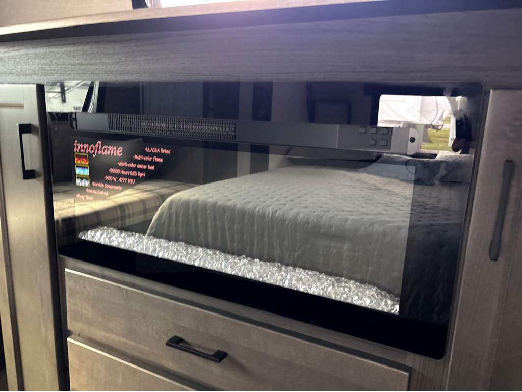 2026 VENTURE RV SPORTTREK 302VRD - Image 24