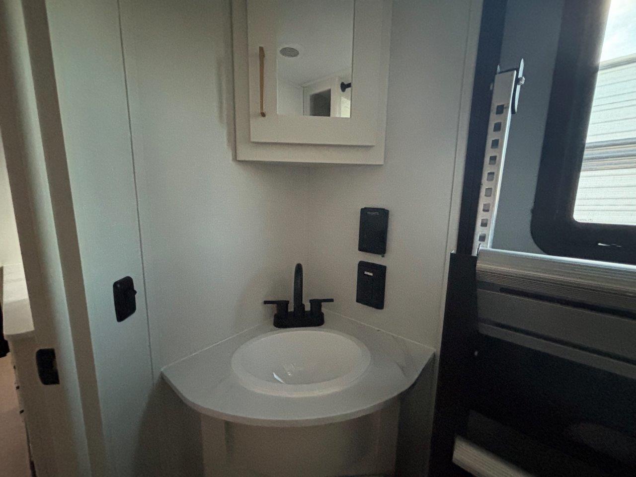 2027 Grand Design Transcend XPLOR 27DBX - Image 10