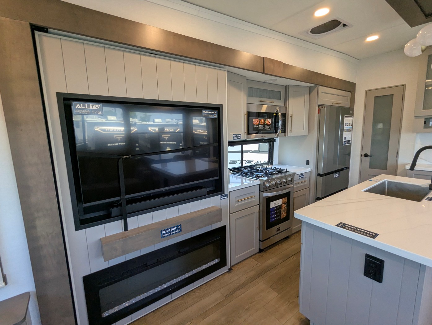 2026 Alliance RV Paradigm 310RL - Image 24