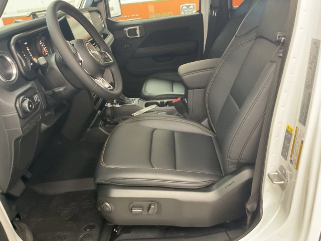 2026 Jeep Wrangler Sahara 4 Door 4x4 - Image 27
