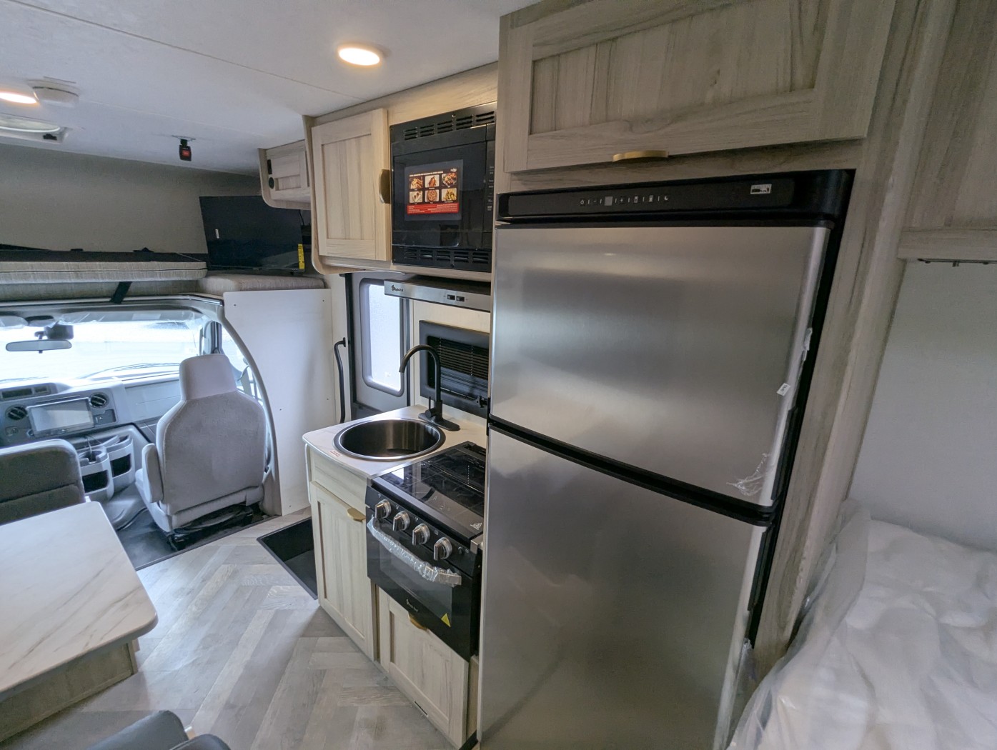 2026 Coachmen Cross Trail 23XG 4X4 - Image 33
