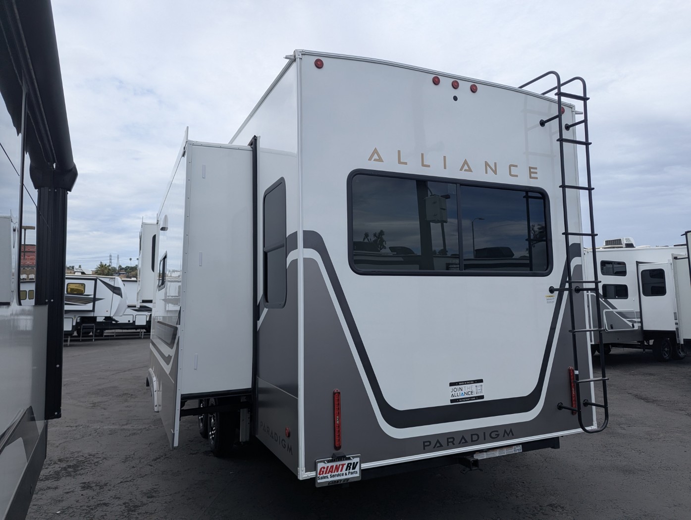 2027 Alliance RV Paradigm 310RL - Image 13