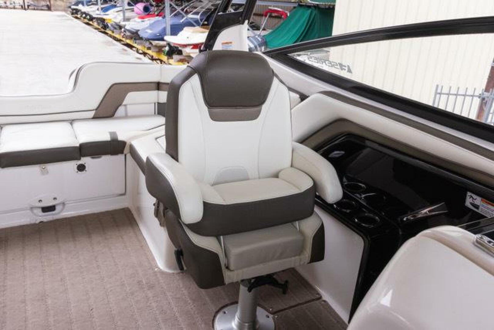 2016 Yamaha Boats 242 Limited S E-Series - Image 43