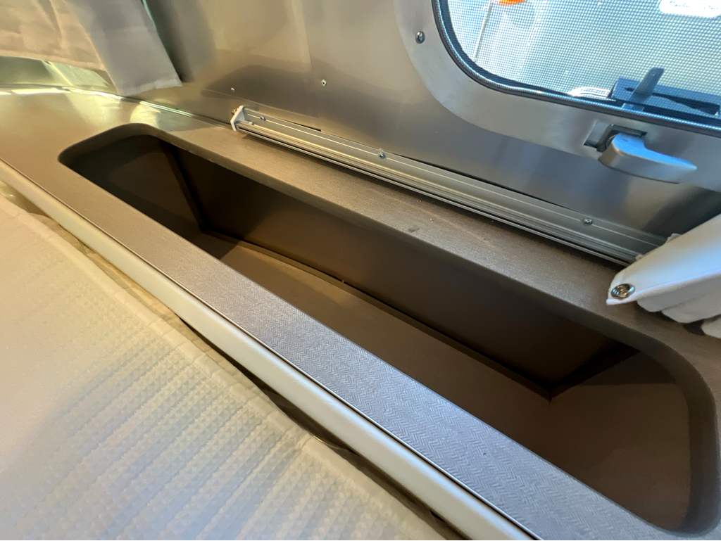 2027 AIRSTREAM CARAVEL 22FB - Image 22