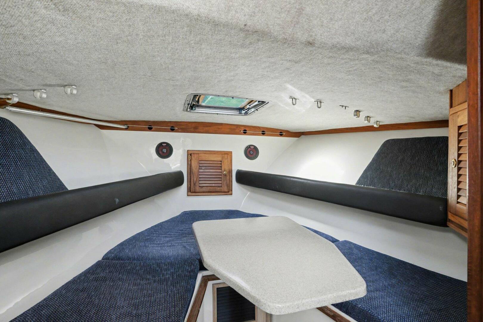 2002 Albemarle 268 Express Fisherman Base - Image 8