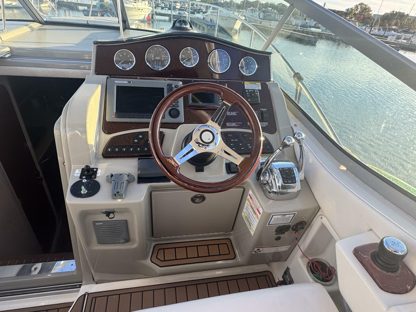2011 Sea Ray 330 Sundancer - Image 17