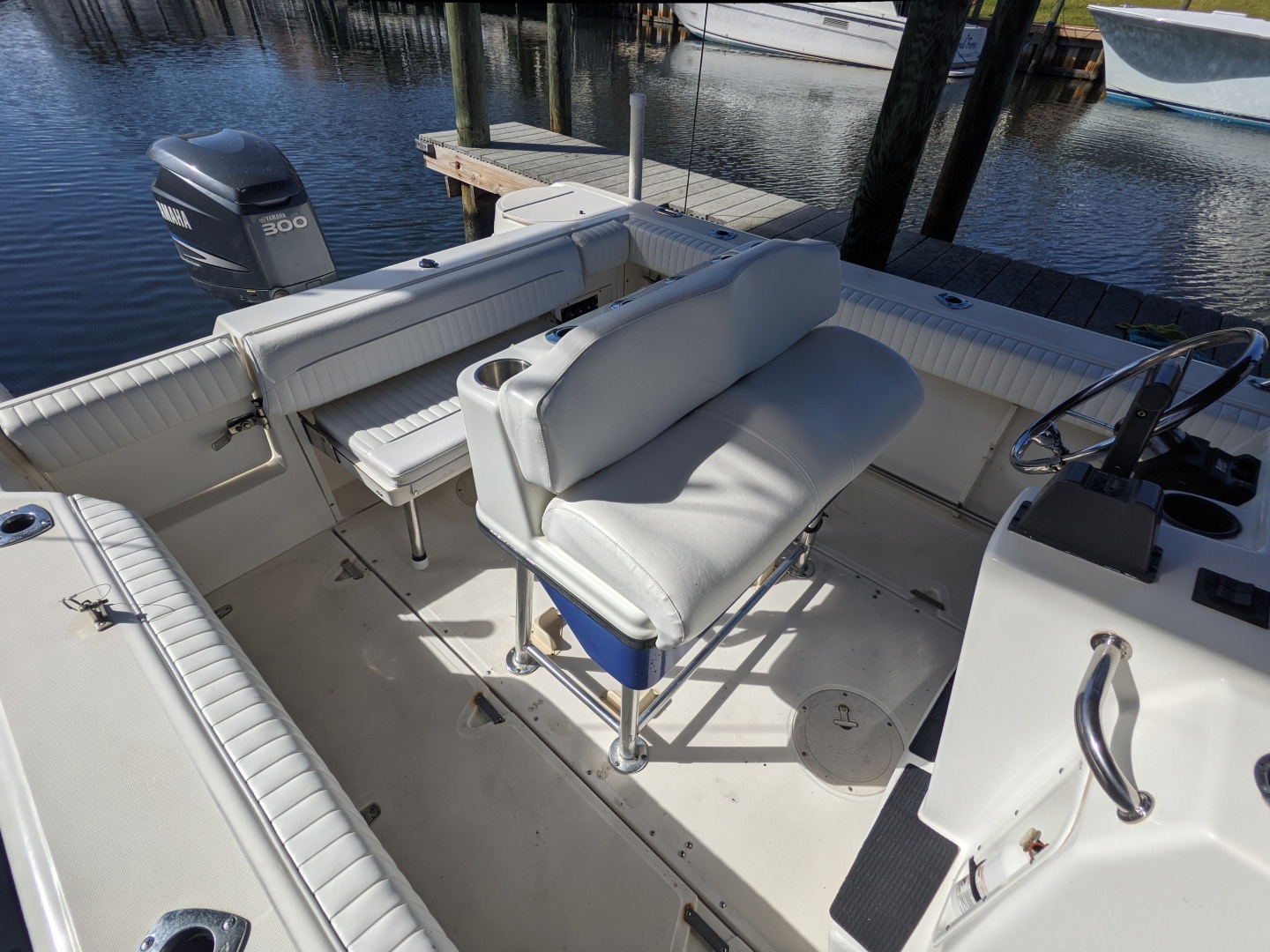 1998 Boston Whaler 23 Outrage Base - Image 3