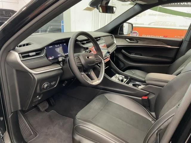 2026 Jeep Grand-Cherokee-L Laredo Altitude 4x4 - Image 22