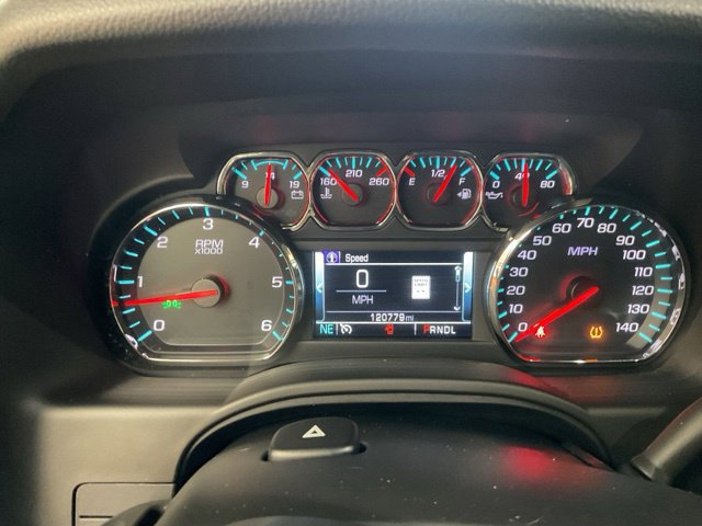 2019 Chevrolet Suburban 1500 Utility 4D LT 4WD - Image 15