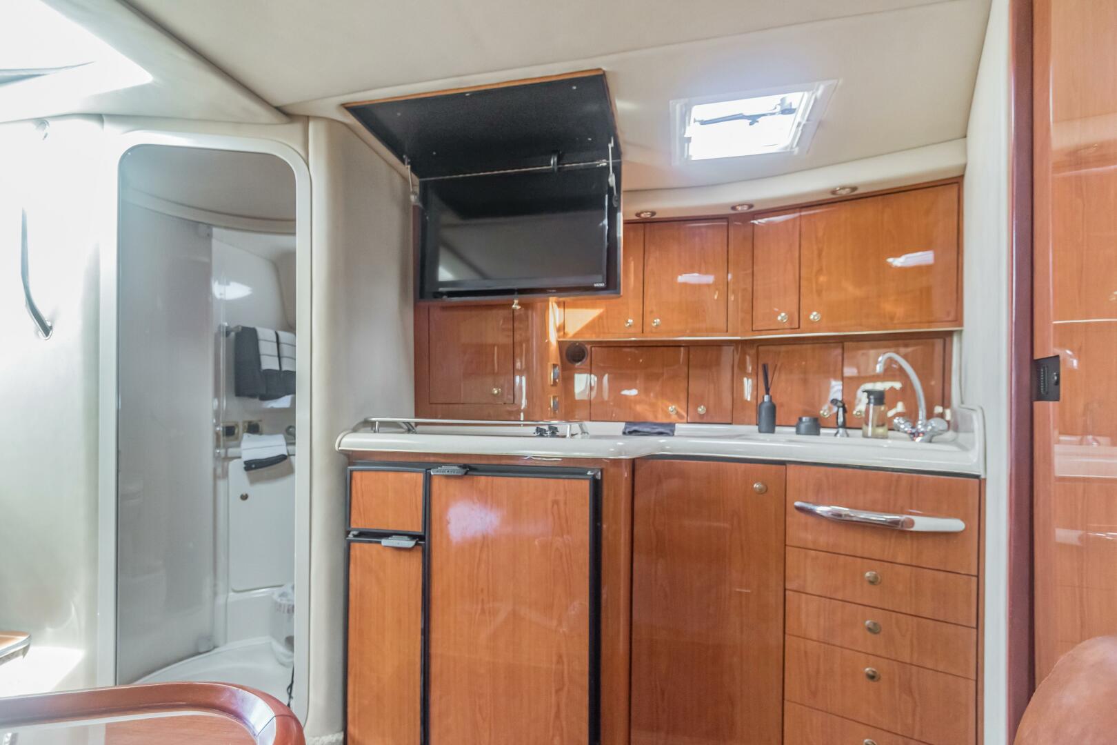 2000 Sea Ray 370 Express Cruiser - Image 17