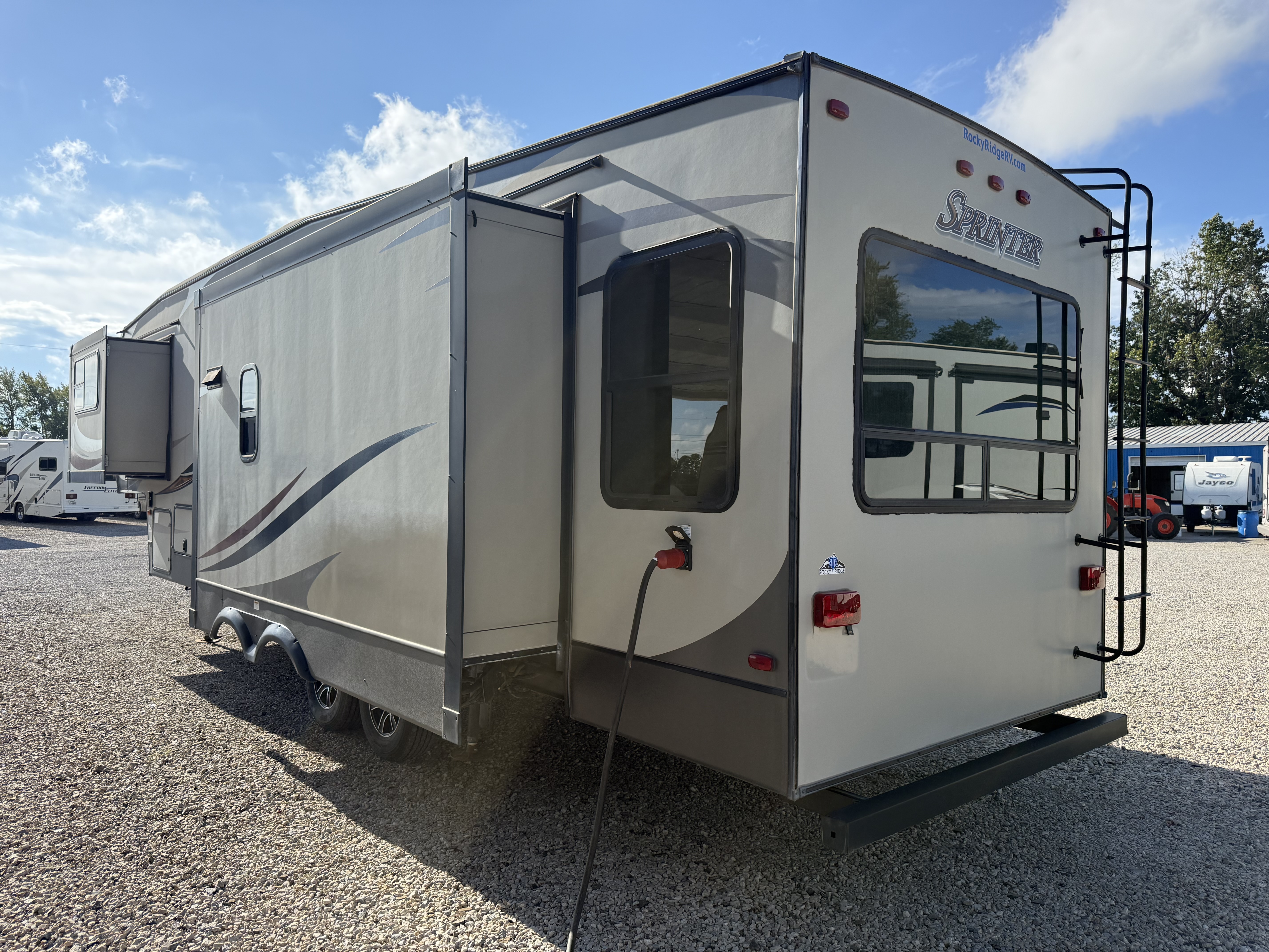 2017 Keystone Sprinter Wide Body 298FWRLS - Image 5