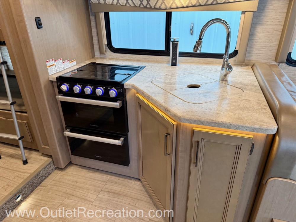2021 Thor Motor Coach QUANTUM SL31 - Image 13