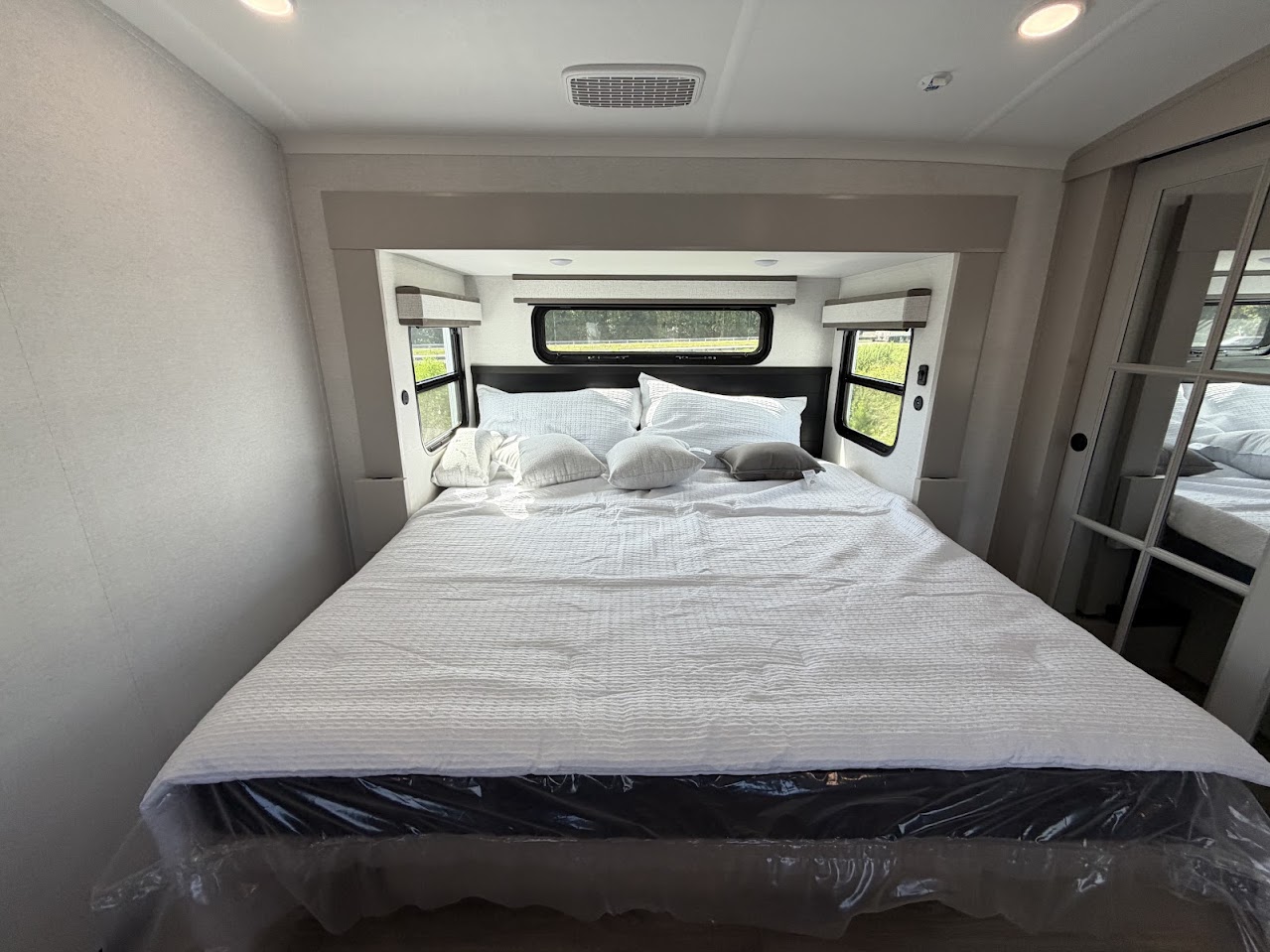 2027 JAYCO NORTH POINT 391TBBH - Image 50