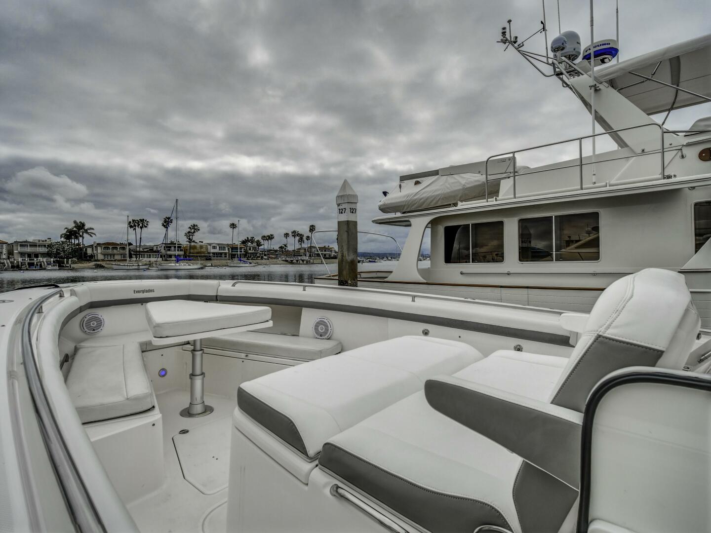 2015 Everglades 435 Center Console - Image 16
