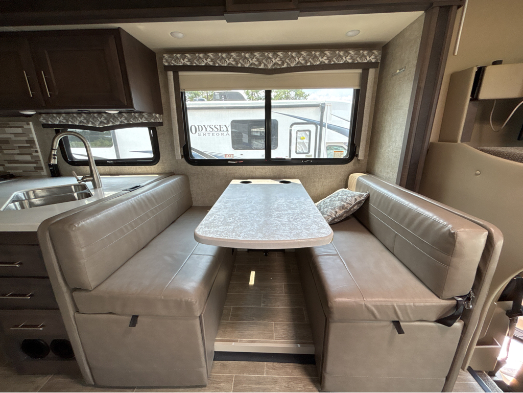 2021 Thor Motor Coach OMNI BH35 - Image 9