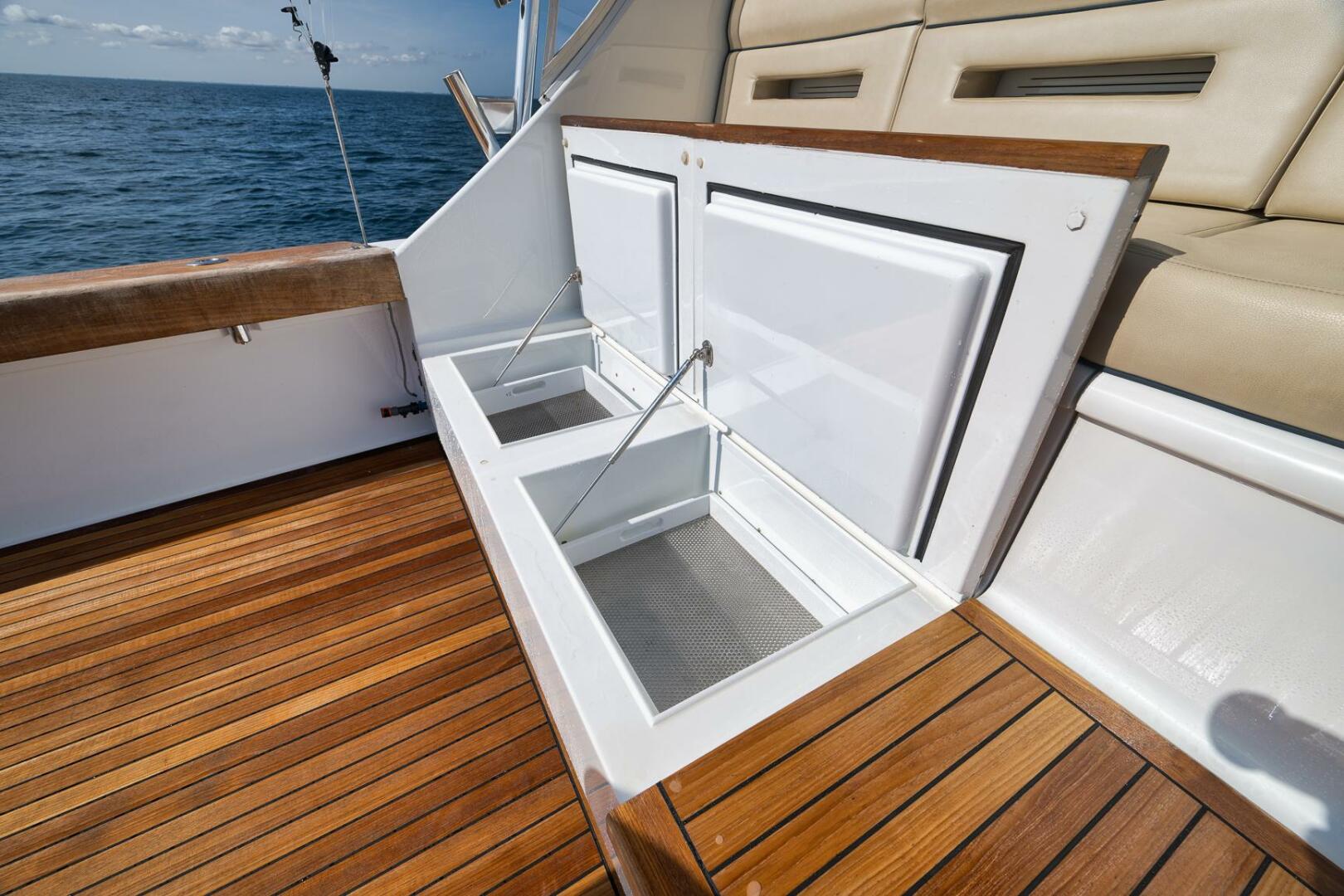 2002 Weaver 60 Convertible - Image 46