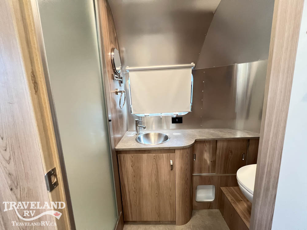 2027 Airstream Flying Cloud 23FBQ - Image 30