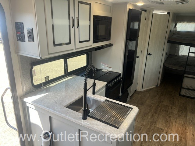 2023 Forest River Vibe 26BH - Image 7