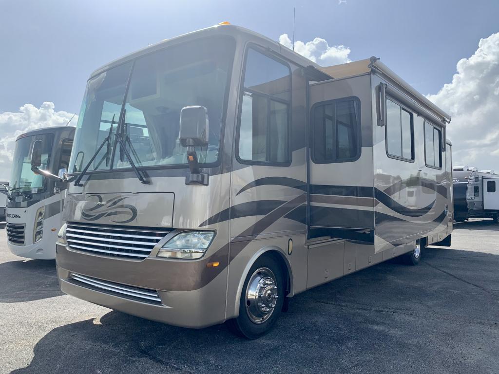 2005 MOUNTAIN AIRE 3778-WORKHORSE - Image 3