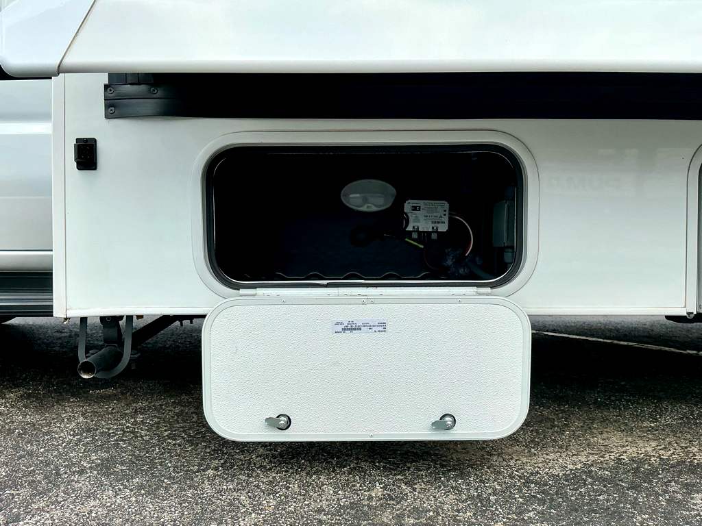 2026 THOR MOTORCOACH 28Z - Image 25