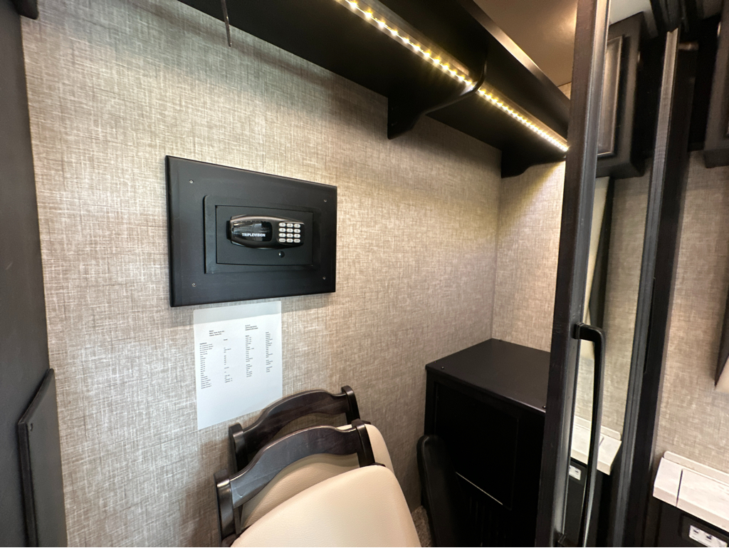2025 TIFFIN ALLEGRO BUS 40IP - Image 25