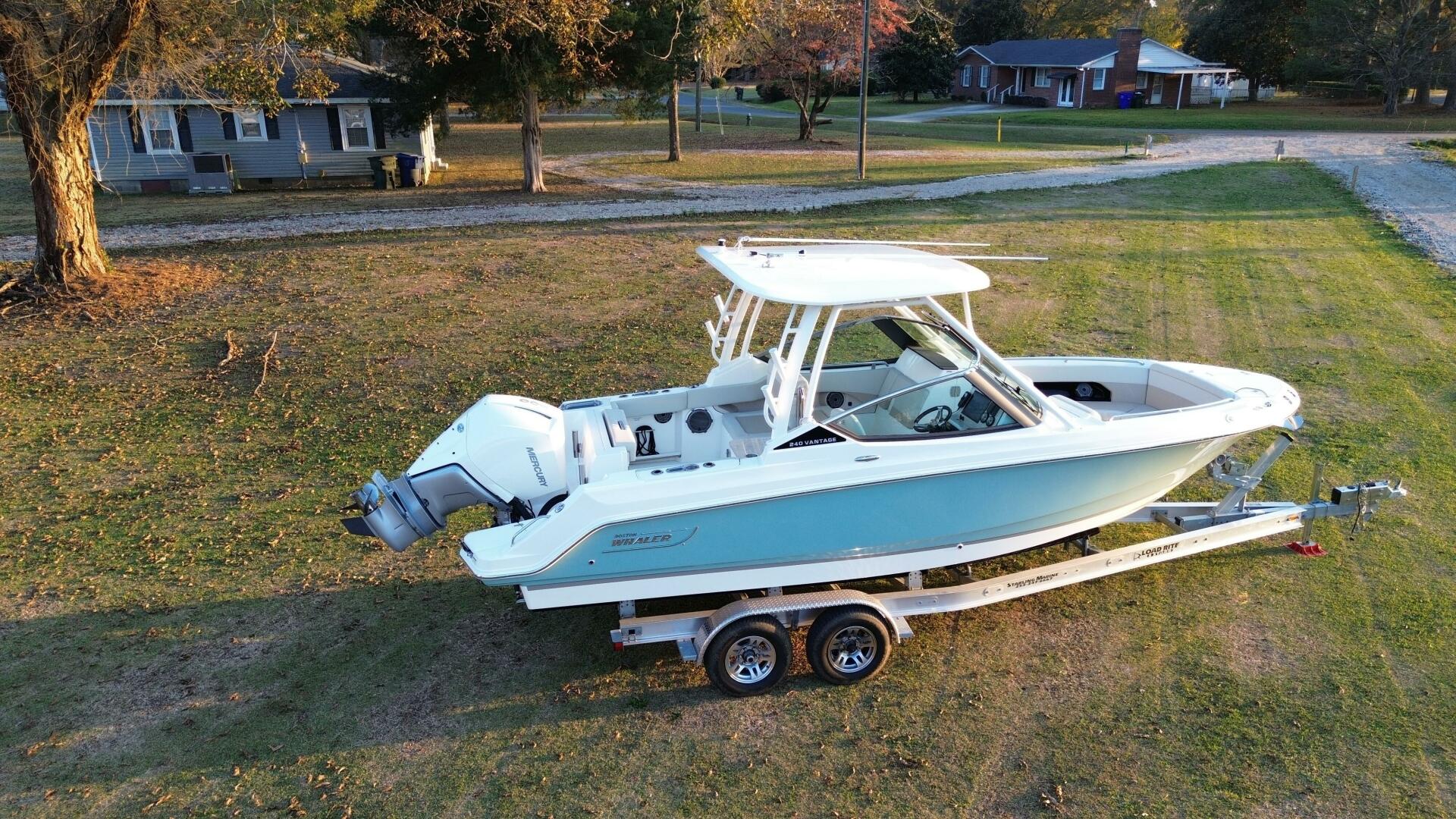 2023 Boston Whaler 240 Vantage - Image 18