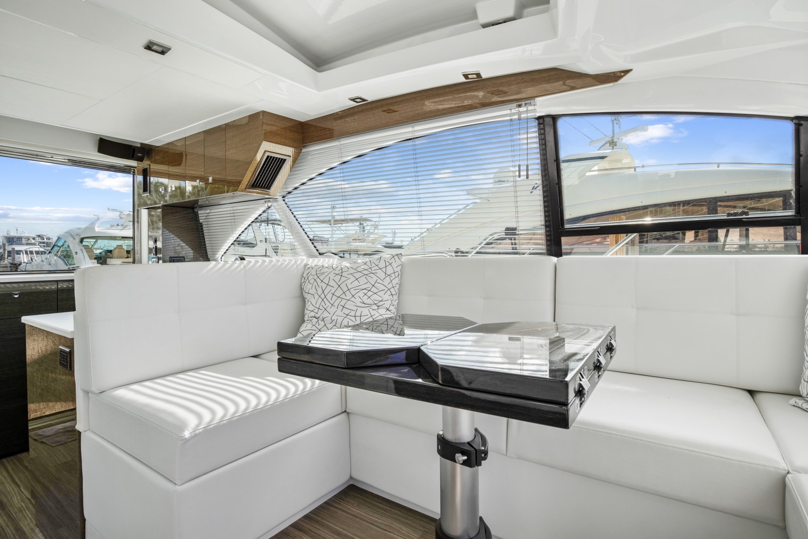 2019 Cruisers 50 Cantius - Image 25