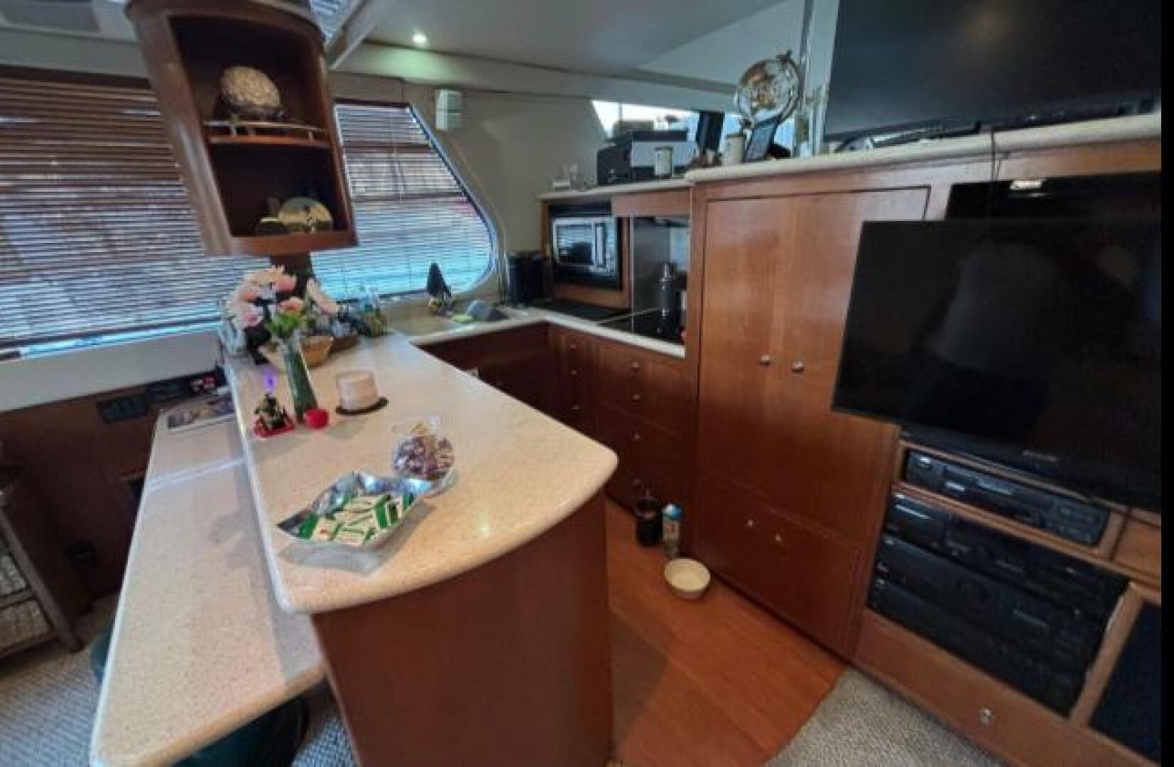 1998 Carver 530 Voyager - Image 22