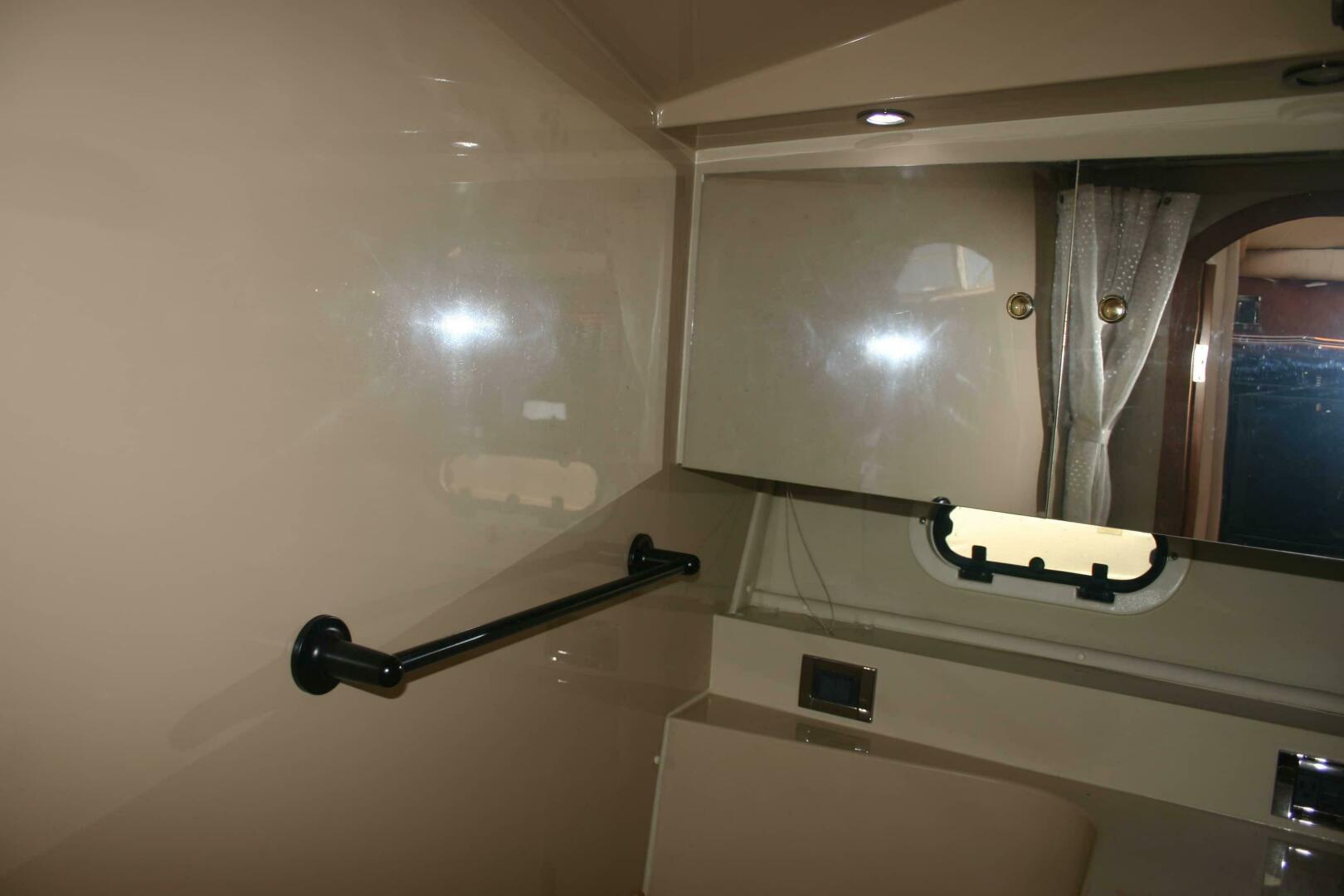 2001 Cruisers Yachts 3750 Motor Yacht - Image 15