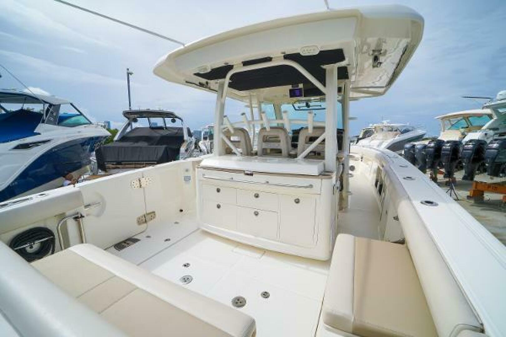 2018 Boston Whaler 380 Outrage - Image 9