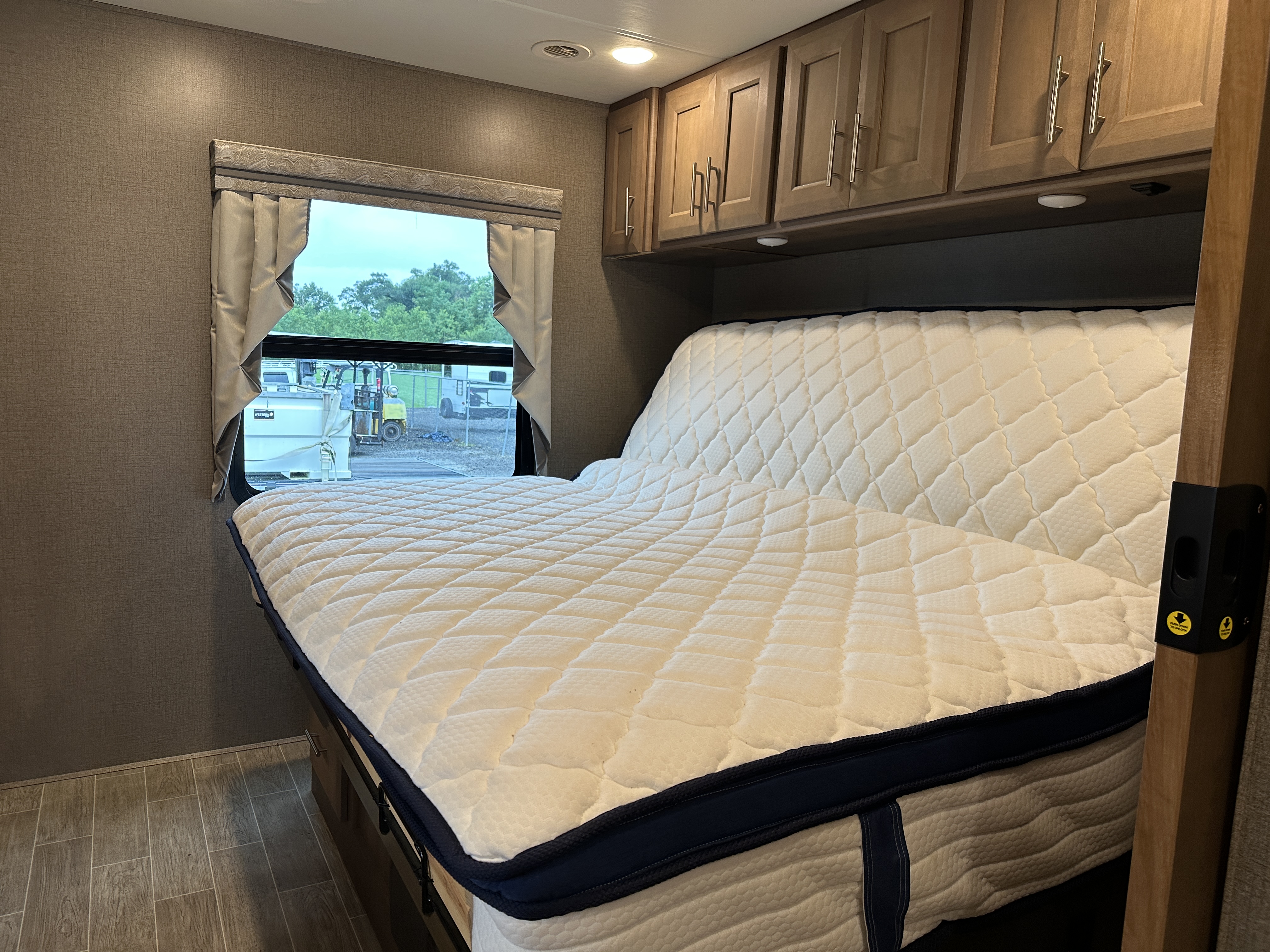 2022 THOR MOTOR COACH MIRAMAR 35.2 - Image 14