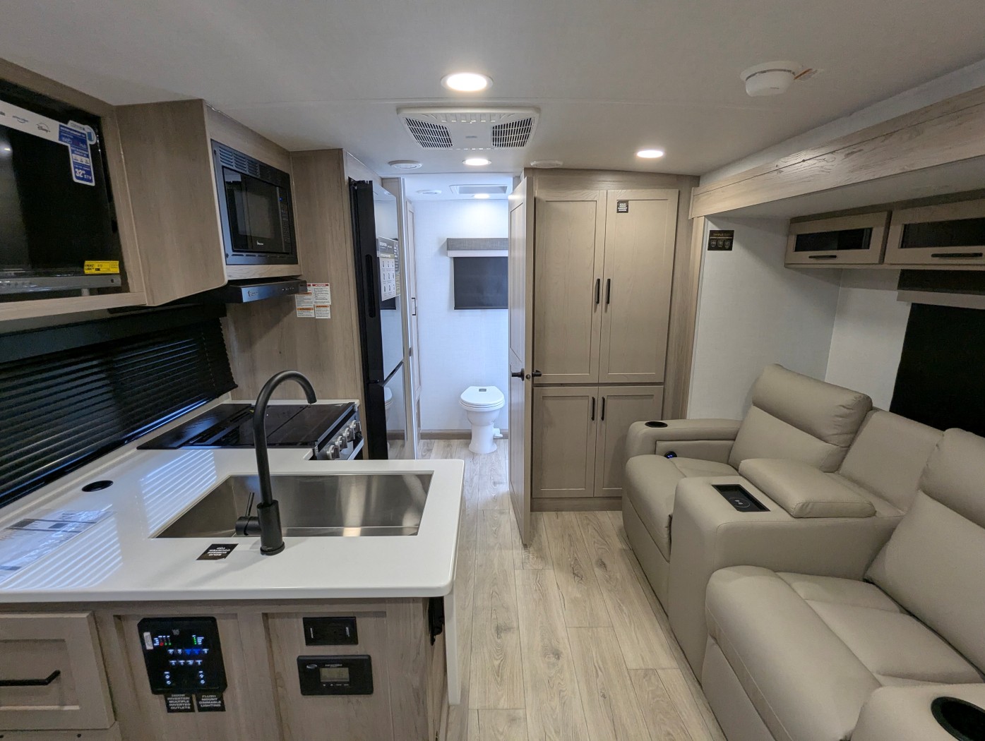 2026 Forest River Rockwood Mini Lite 2108RB - Image 9