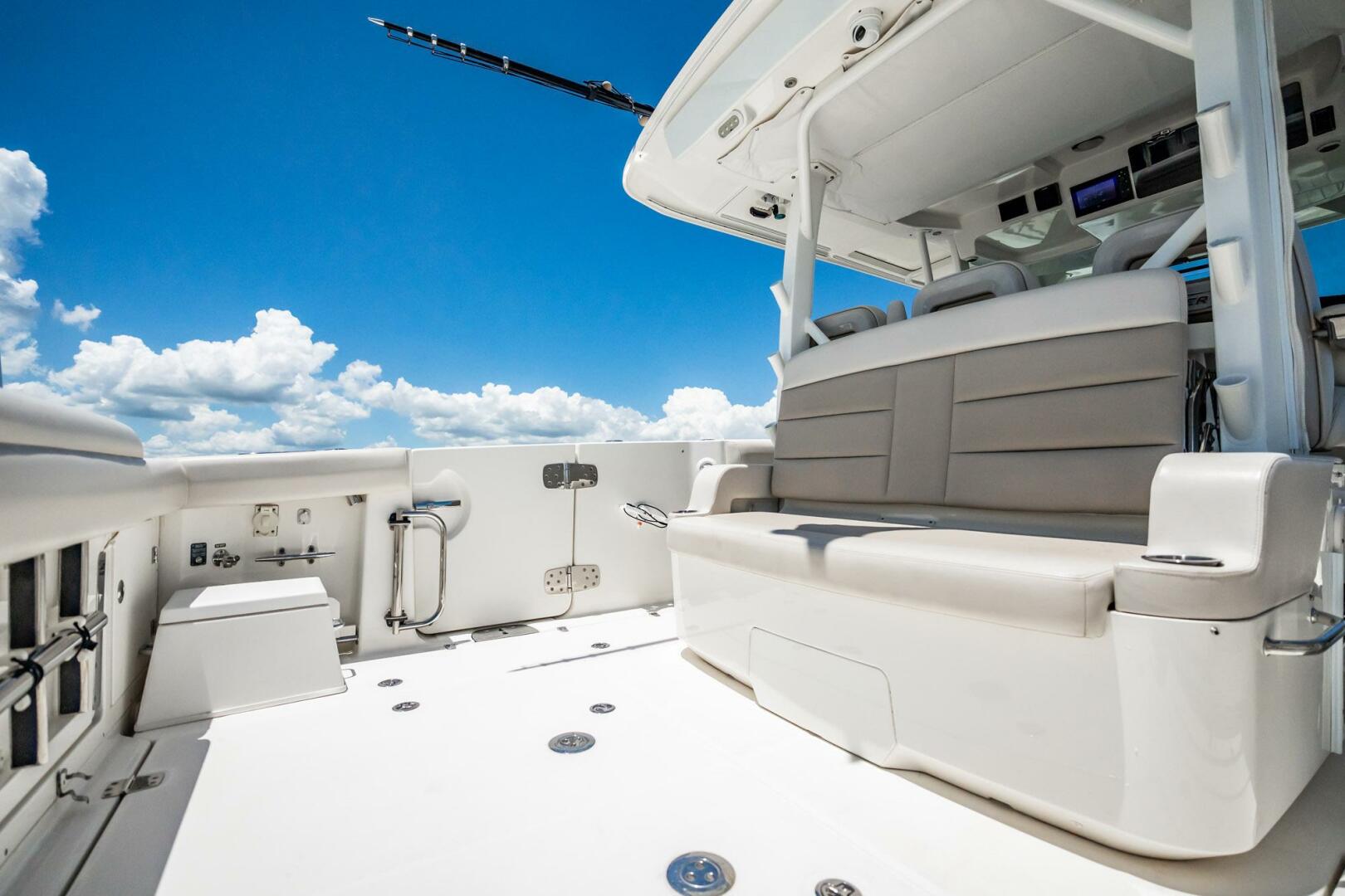 2018 Boston Whaler 380 Outrage - Image 37