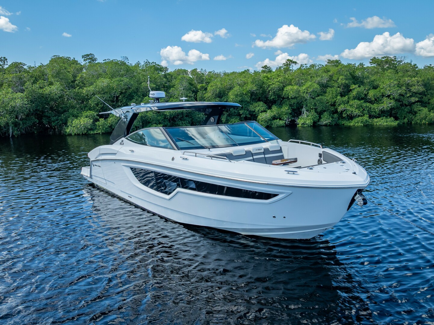 2022 Cruisers Yachts GLS OB - Image 1