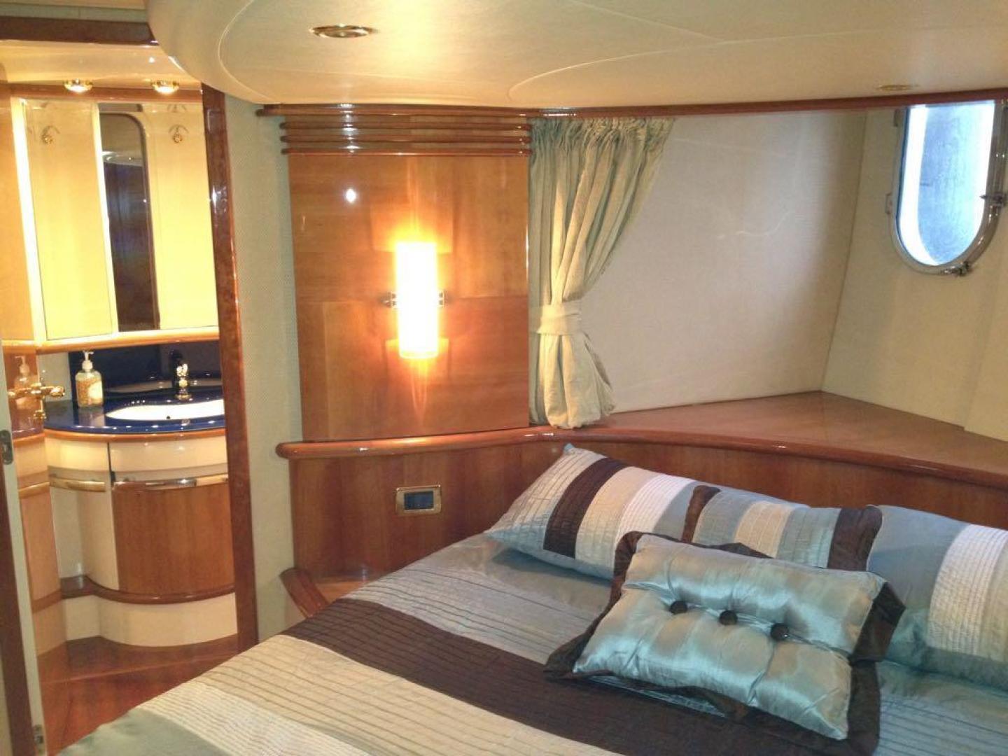 2005 Azimut 62 Evolution - Image 14