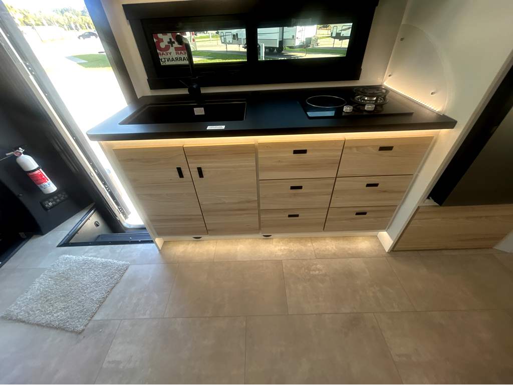 2027 ENTEGRA COACH QWEST 25L - Image 21