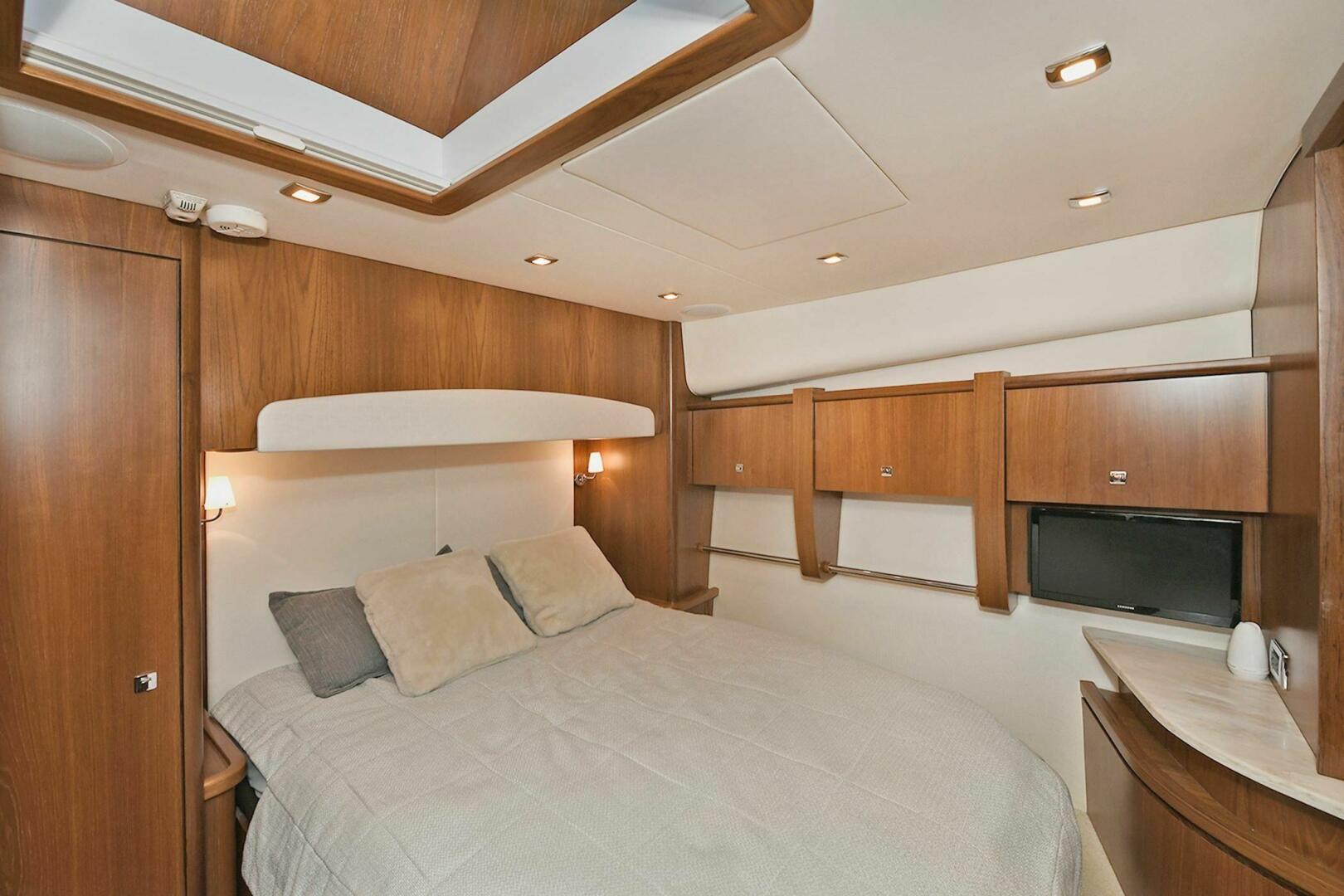 2015 Tiara Yachts 48 Convertible - Image 38