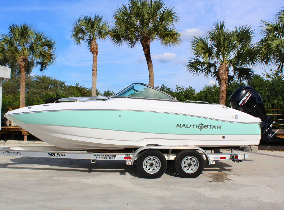 2024 NauticStar 203 DC Deck - Image 2
