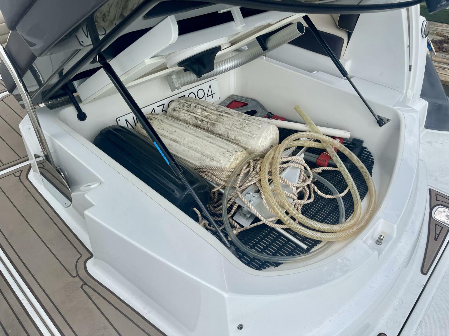 2016 Monterey 335 Sport Yacht - Image 28