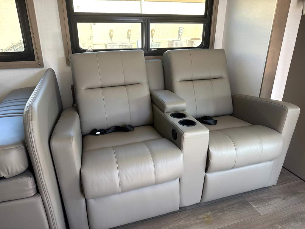 2027 ENTEGRA COACH ODYSSEY 29V - Image 16