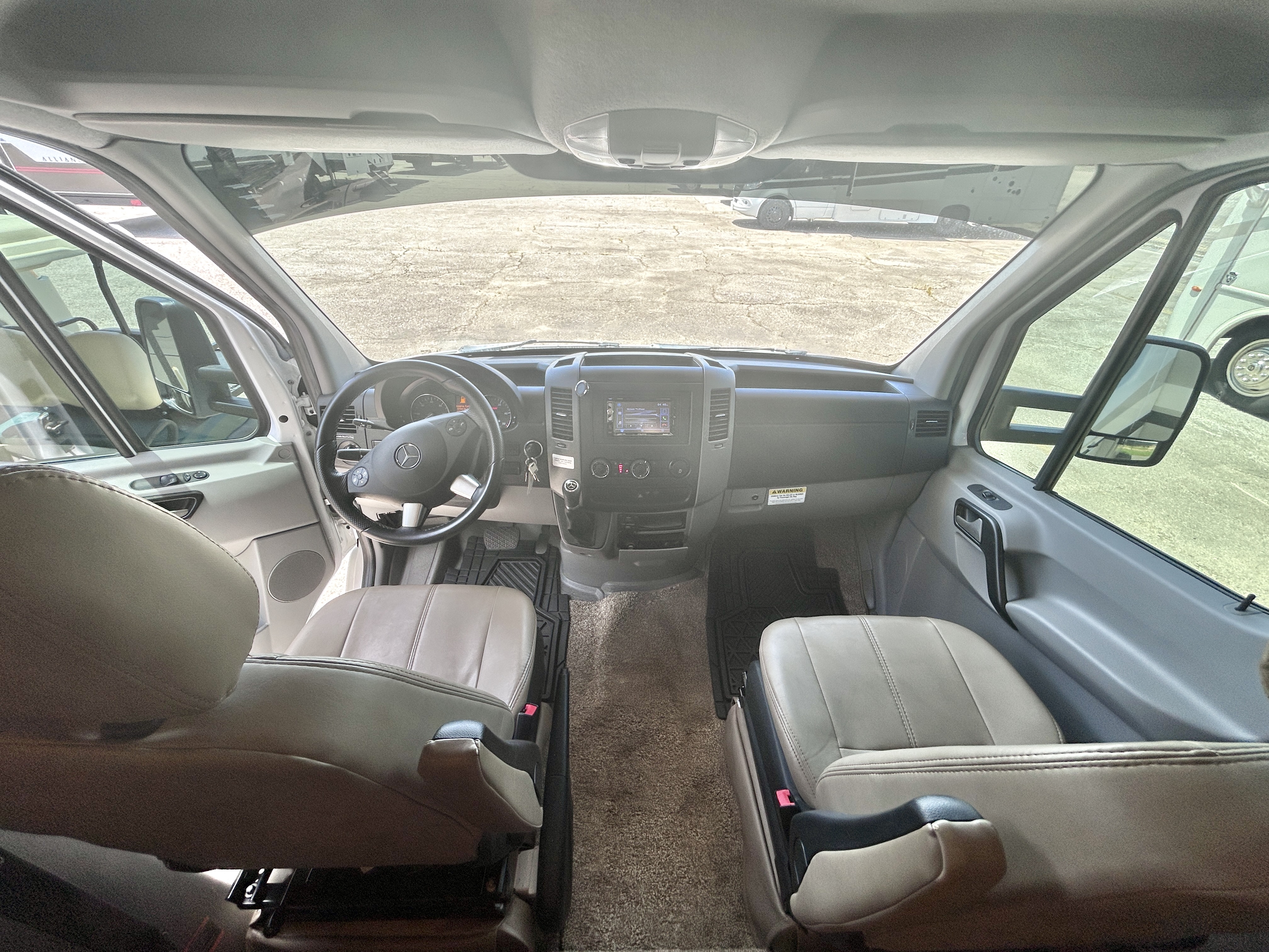 2018 Thor Motor Coach Chateau Sprinter 24WS - Image 17