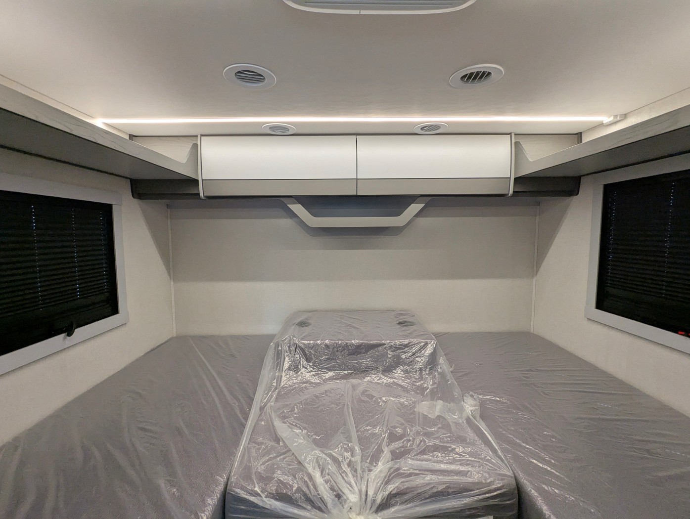 2026 Coachmen Euro 25TB - Image 22