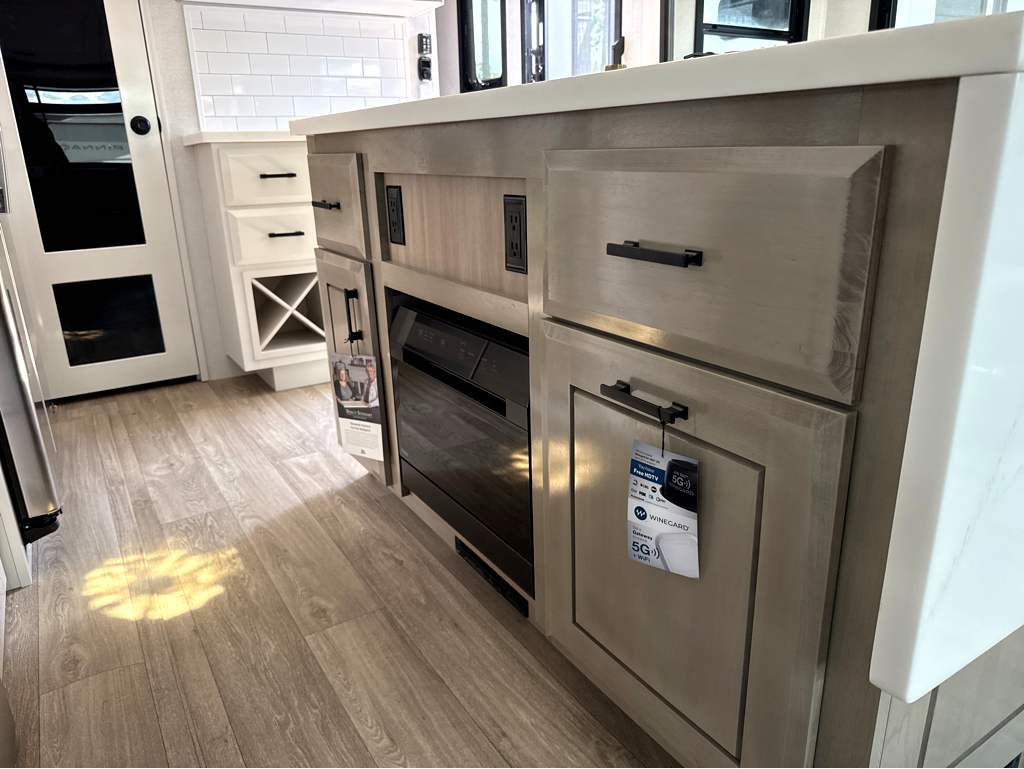 2027 JAYCO PINNACLE 32RLTS - Image 23