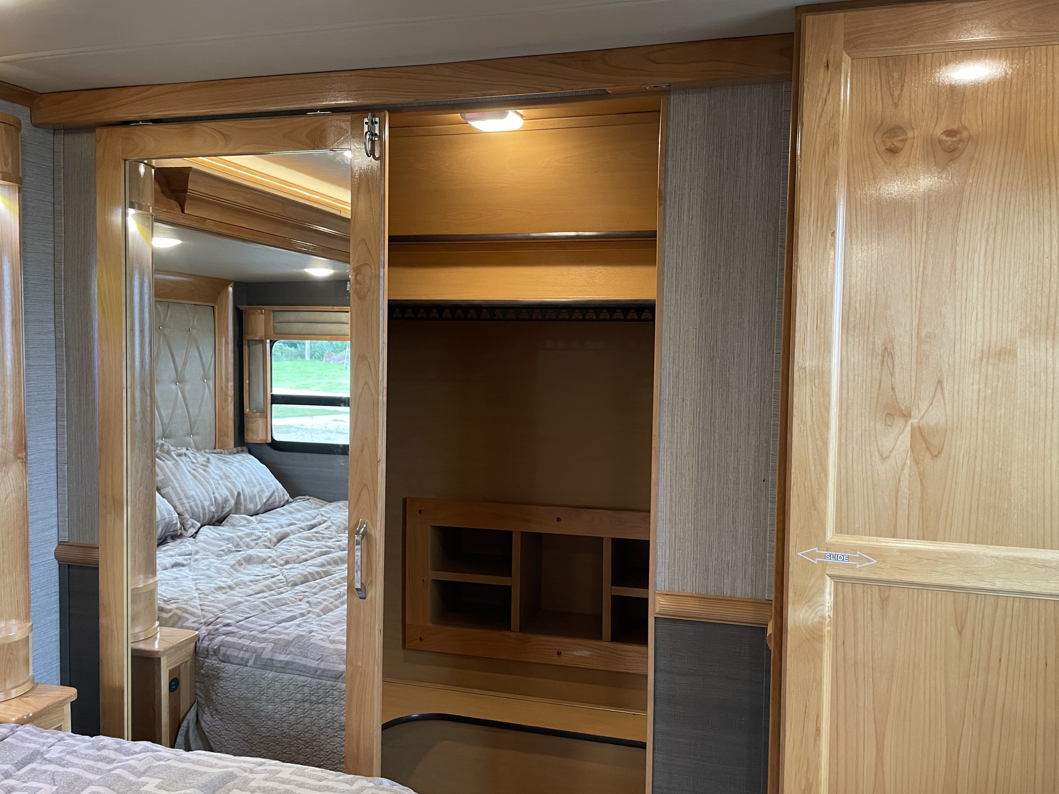 2020 Vanleigh RV Beacon 42RDB - Image 32