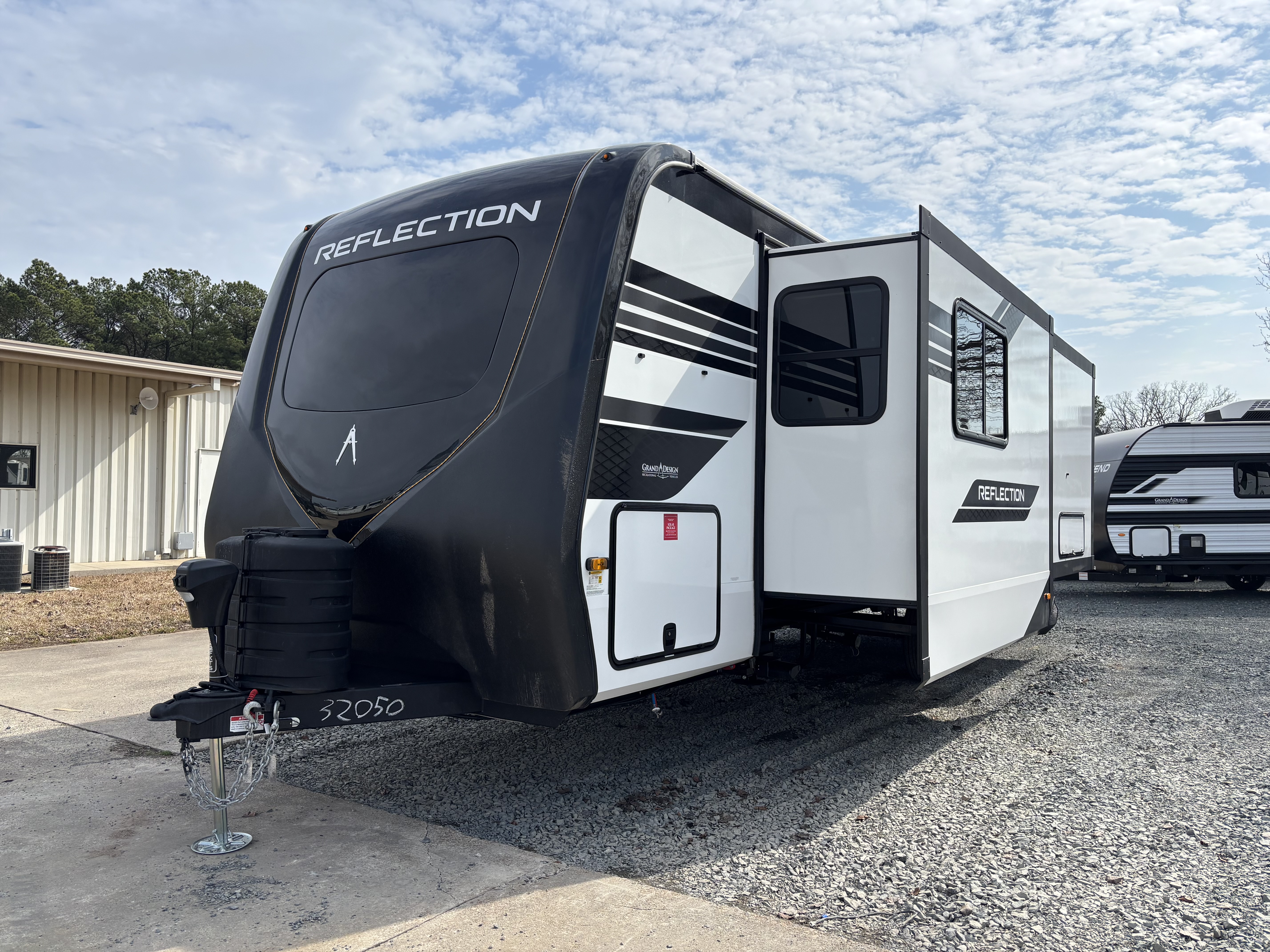 2026 Grand Design Reflection Travel Trailer 322FKTS - Image 4