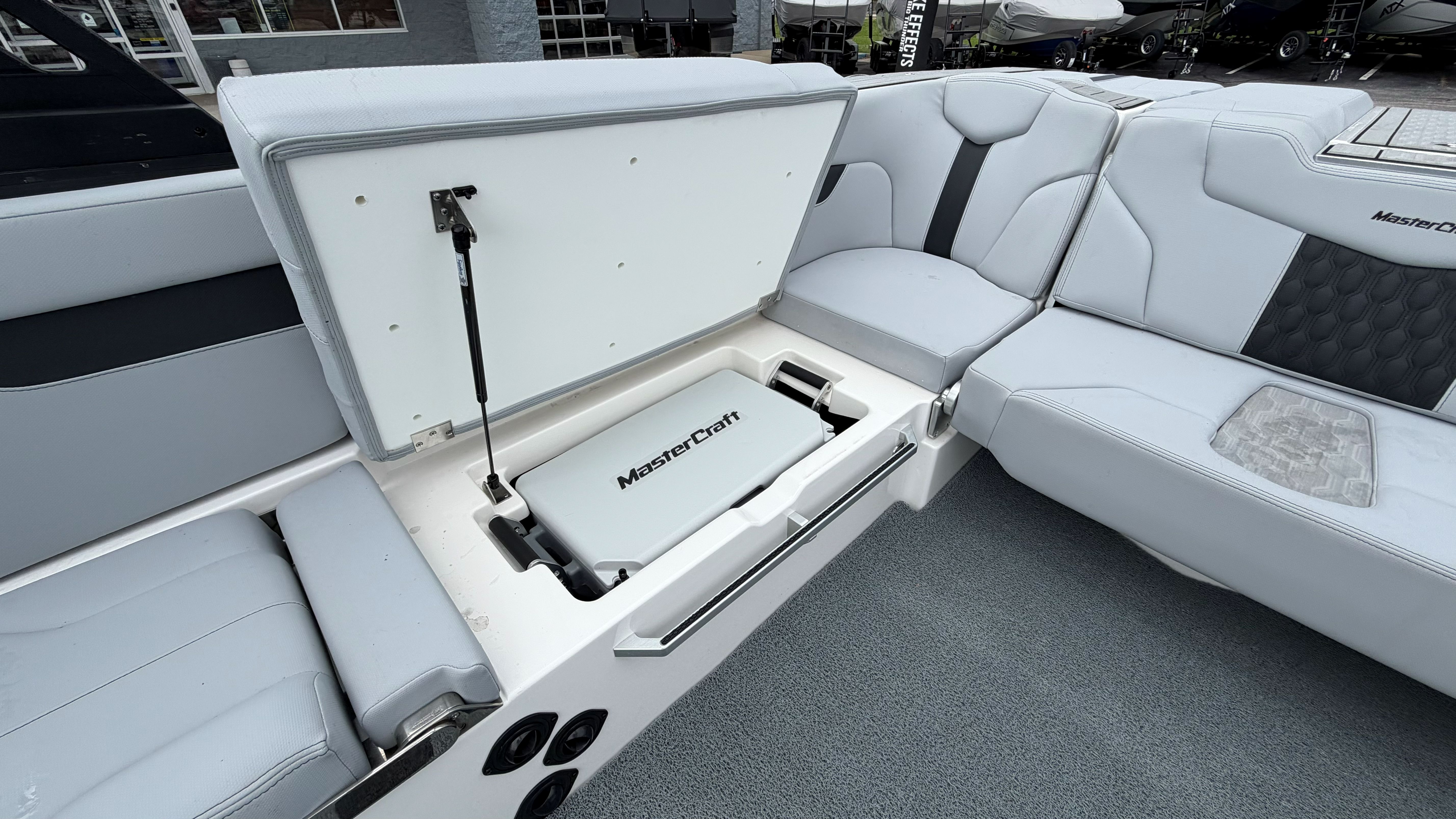 2024 MasterCraft XT25 - Image 47