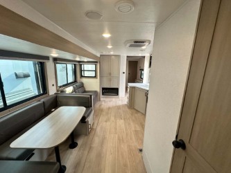 2027 JAYCO JAY FLIGHT 325BHT - Image 9